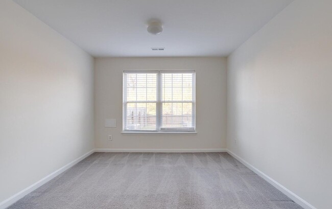 Building Photo - Charming Abingdon Townhome with Modern Upg...