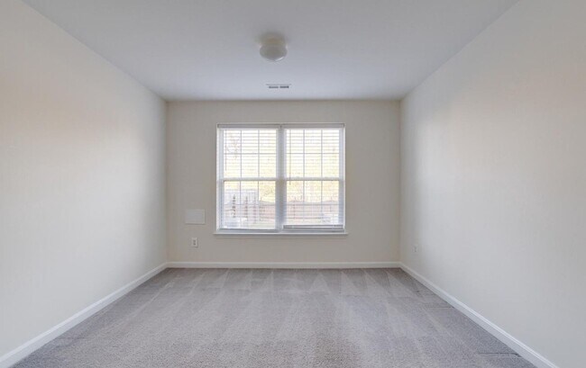 Building Photo - Charming Abingdon Townhome with Modern Upgrades!