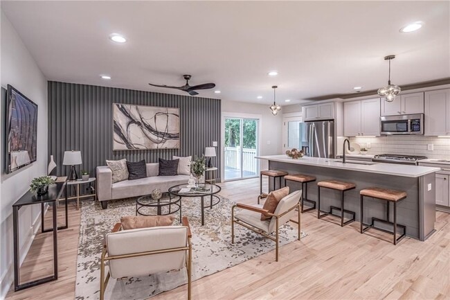 Building Photo - 605 Blake Ave SE