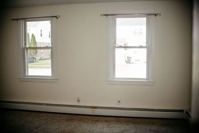 Building Photo - 1078 Kelly Dr