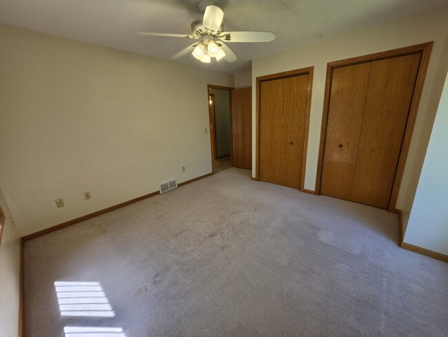 Building Photo - 4 Bedroom 2 Bathroom Home on 5 Acres with Shop, New Deck & Attached Garage