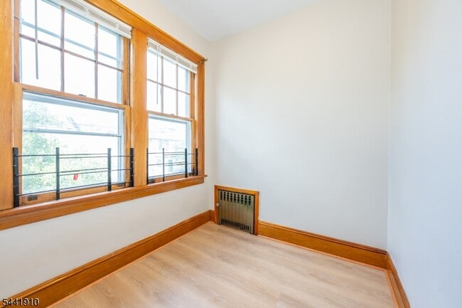 Building Photo - 103 Knapp Ave