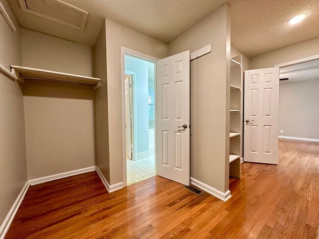 Building Photo - Stunning Single-Family Home with Plenty of...
