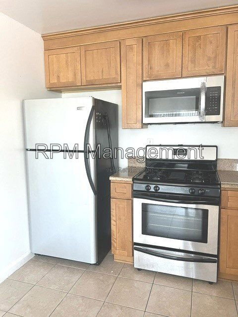 Building Photo - 20327 Saticoy St