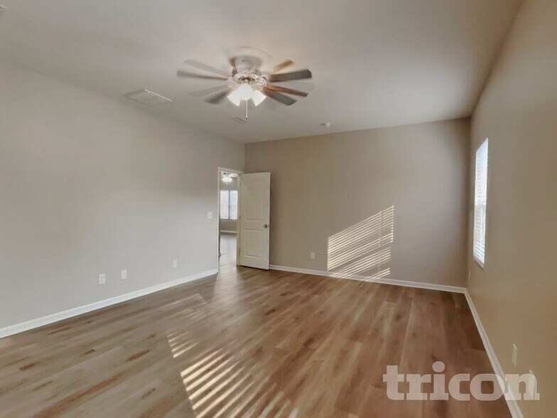 Building Photo - 75 Stratford Dr