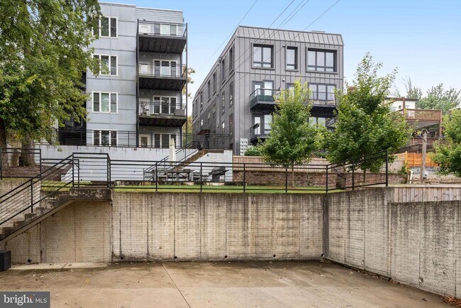 Building Photo - 3937 Davis Pl NW