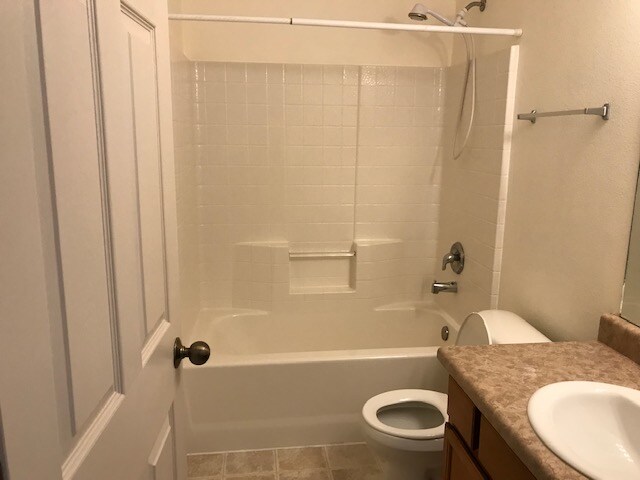 Building Photo - 3 Bedroom, 2.5 Bath Townhome in Parachute