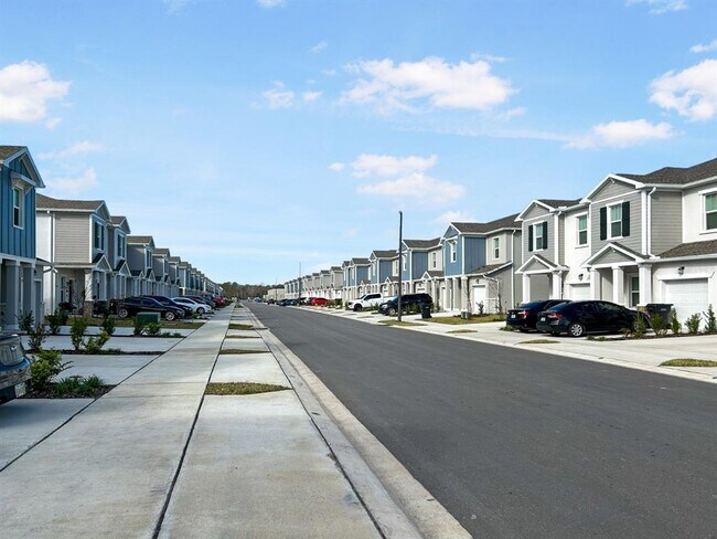 Building Photo - 2426 Skyline Lp