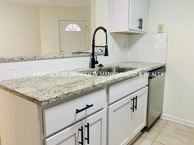 Building Photo - Gorgeous St. Augustine Townhome! Minutes f...