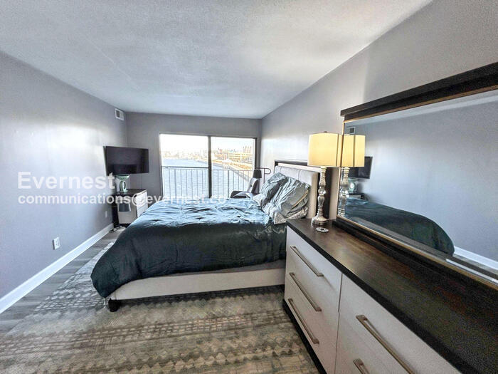 Building Photo - 500 Pacific Ave