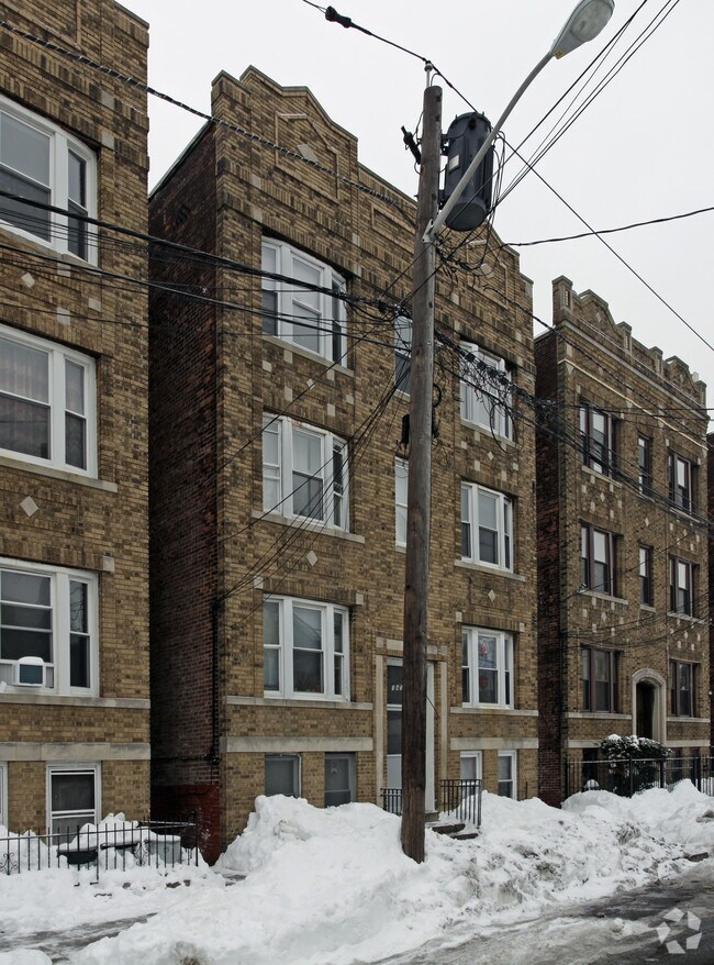 Primary Photo - 343 Forrest St