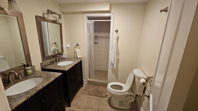 Building Photo - Prime BC Location, Recently Renovated, Cen...