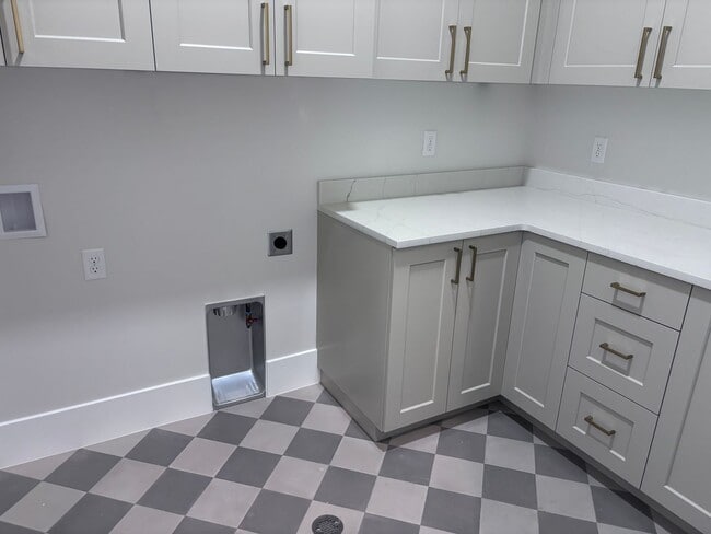 Building Photo - Brand New 3 bed plus office/2.5 bath in beautiful Coral Canyon!