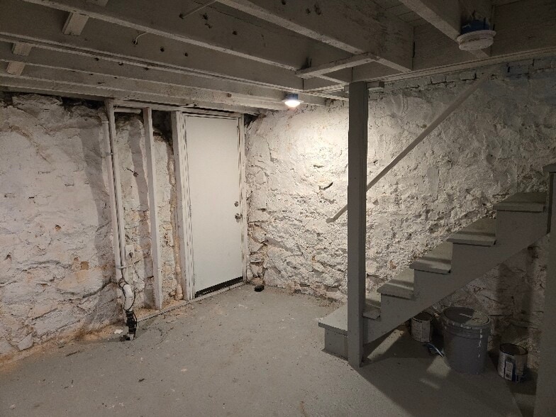 Building Photo - 3914 Ridgewood Ave