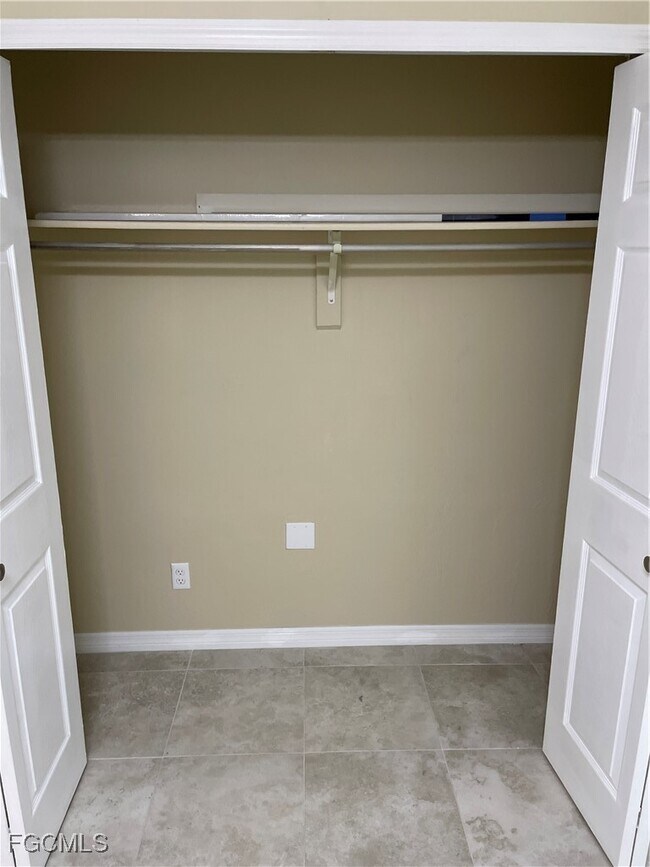 Building Photo - 408 Tudor Dr