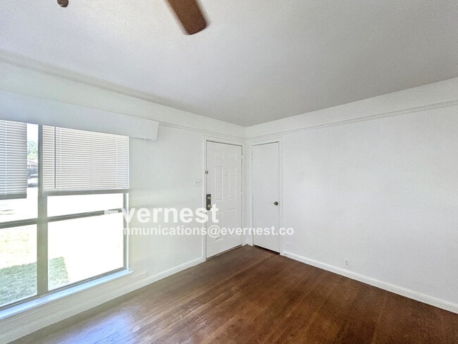 Building Photo - 618 Pilgrim Dr