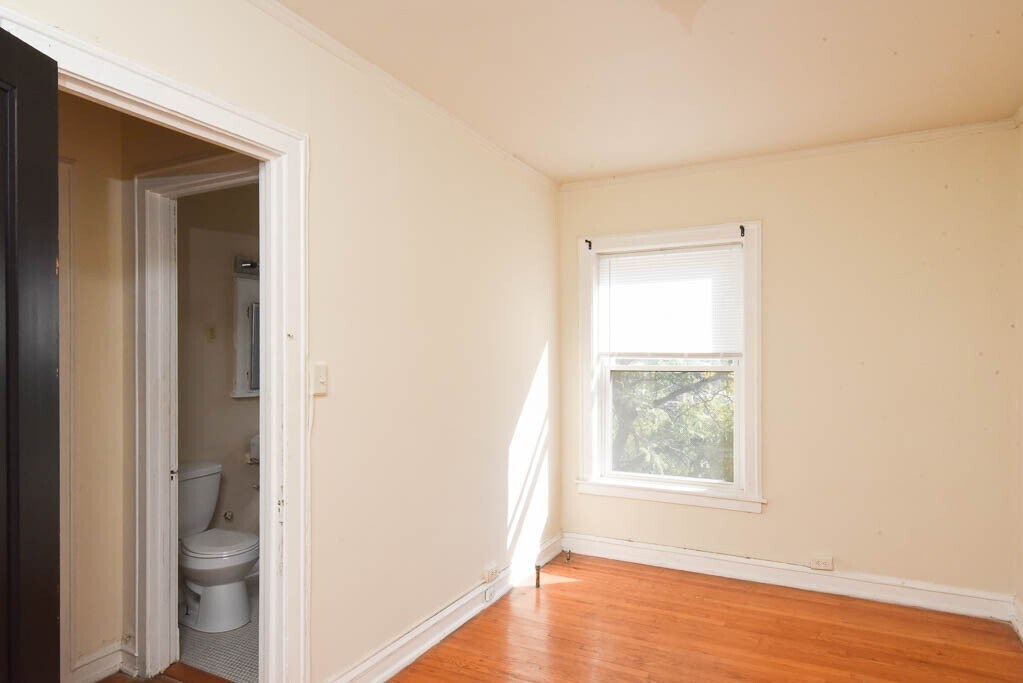 Building Photo - 1211 W Elmdale Ave