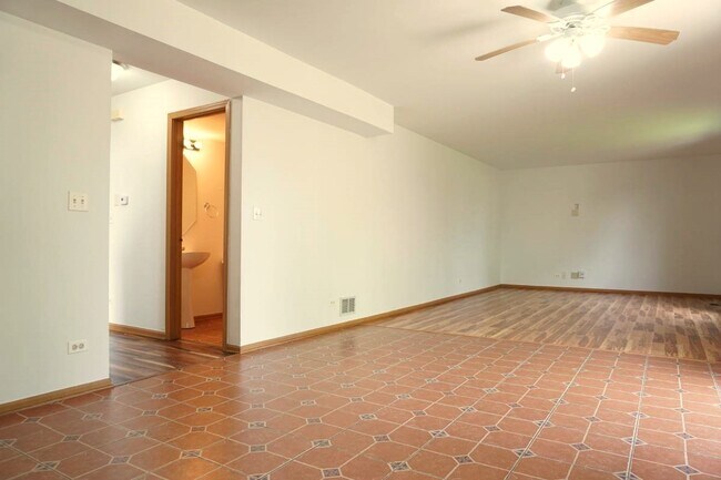 Building Photo - 2197 N Sedgefield Ct