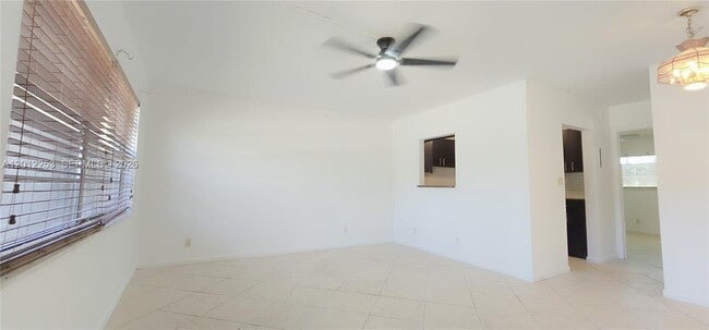 Building Photo - 304 NW 30th Ct