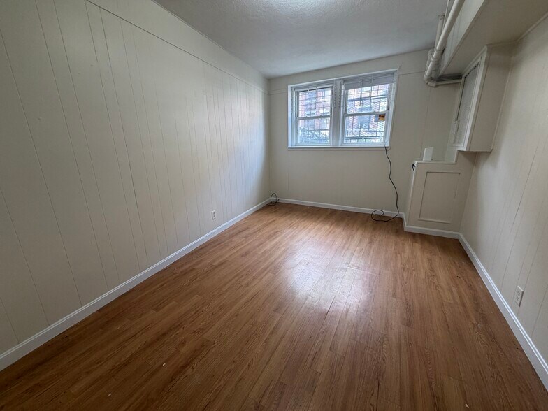 Building Photo - 131 Sutherland Rd