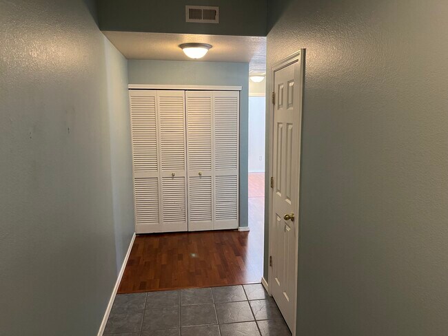 Building Photo - 3040 Mandalay Grv