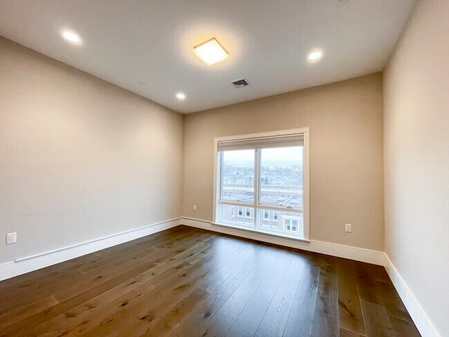 Building Photo - 214 Market St