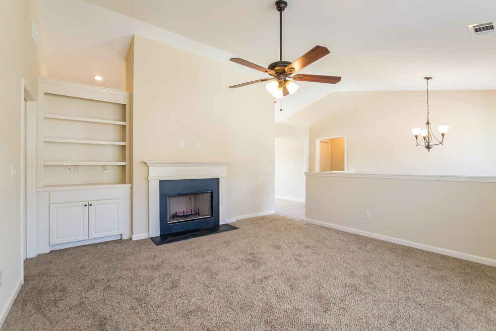 Building Photo - 323 Trailside Dr