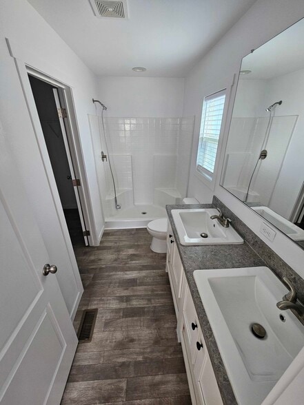 Building Photo - 2627 S Lamb Blvd