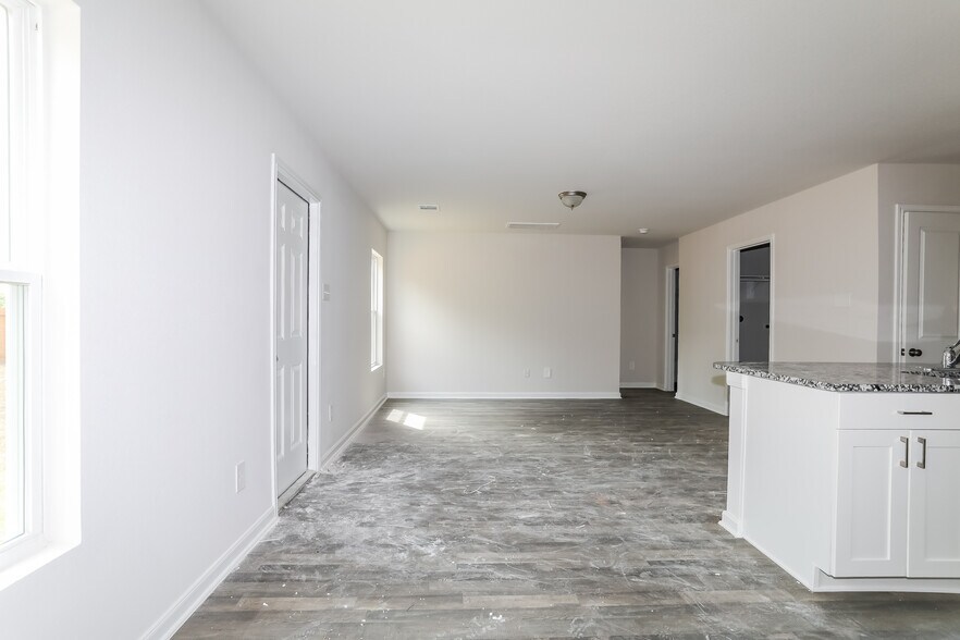 Building Photo - 14141 Harlequin Dr