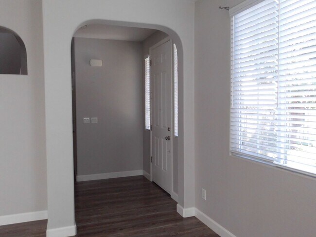 Building Photo - 207 Coulter Way