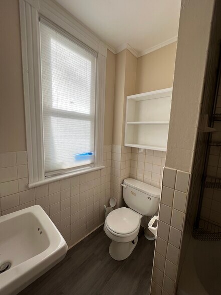 Building Photo - 466 NY-146