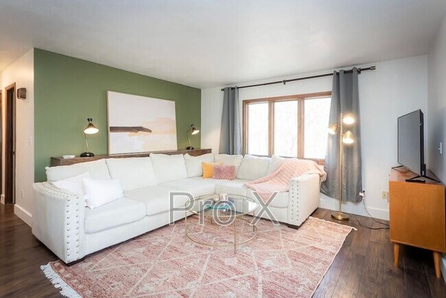 Building Photo - 6 Lambeth Cir