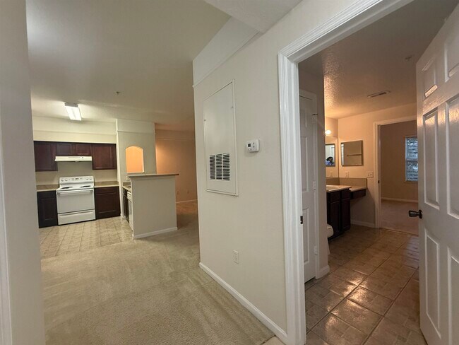 Building Photo - 2801 Chancellorsville Dr