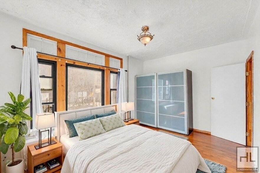 Building Photo - 14th St