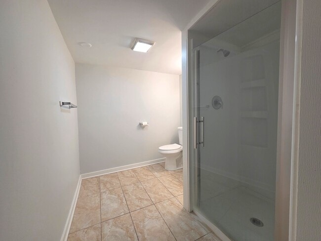 Building Photo - 29 E Lake Shore Dr