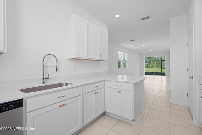 Building Photo - 40 Crisanto Rd