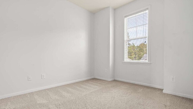 Building Photo - "Charming 2-Bed Townhouse with 2.5 Baths i...