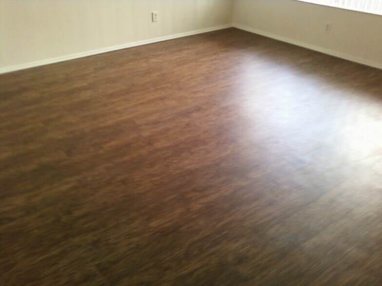 Durable 'wood-look' LVP plank - 3334 N Fruit Ave