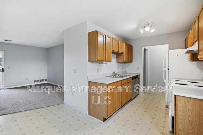 Building Photo - 118 Talon Pl