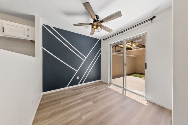 Building Photo - HENDERSON BEAUTIFUL 2-STORY TOWNHOME WITH ...