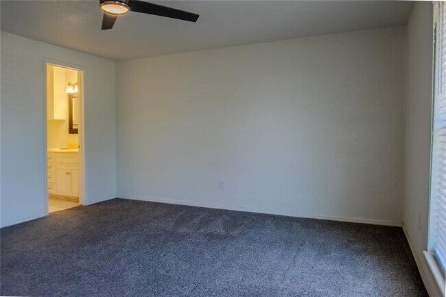 Building Photo - 3039 W Wilshire Blvd