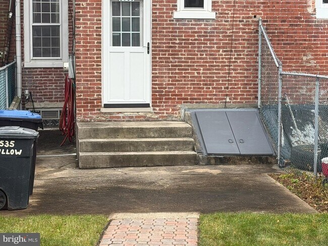 Building Photo - 1535 Willow St