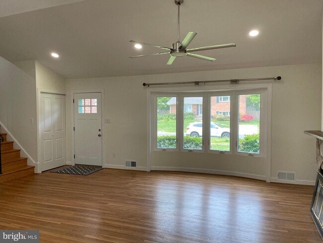Building Photo - 9913 Pomona Dr