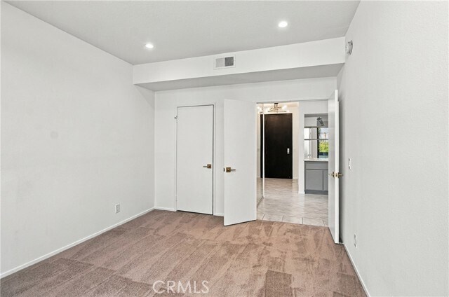 Building Photo - 14115 Moorpark St