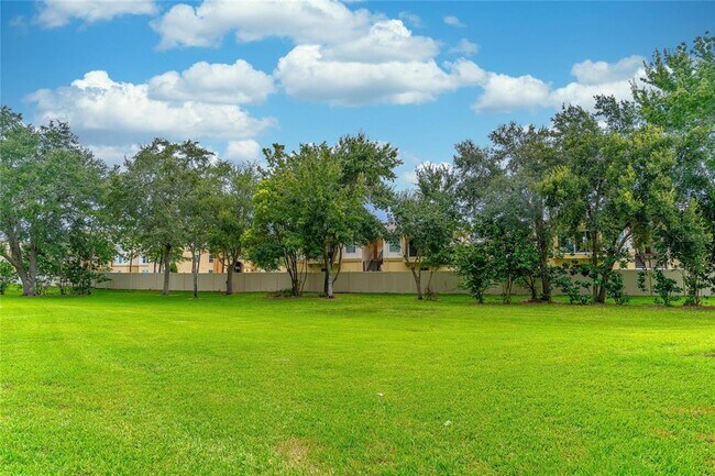 Building Photo - 2045 Grand Oak Dr