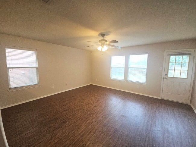 Building Photo - Lovely Single Story Home Near Tehama Ridge and Heritage
