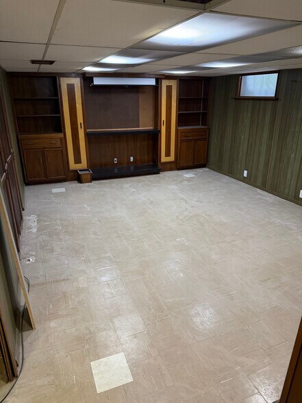 Building Photo - 3225 S 40th St