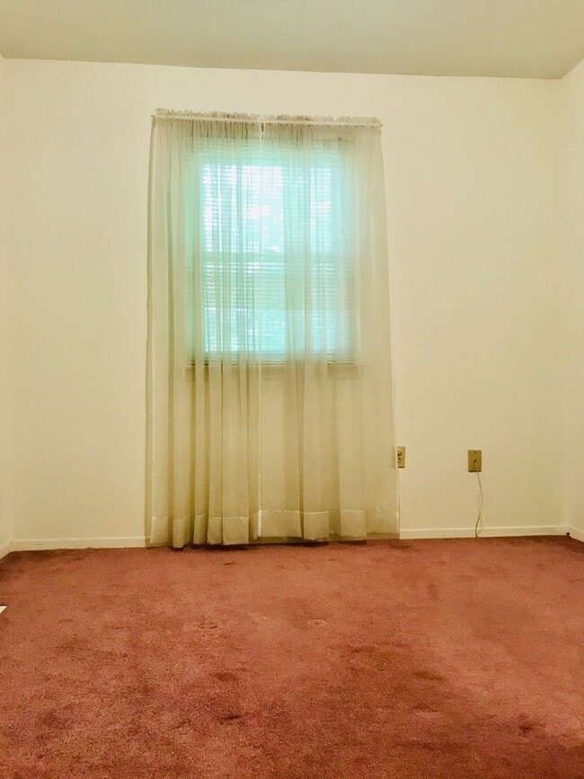Building Photo - Beautiful 3-Bed/2.5-Bath Townhome in Aston...