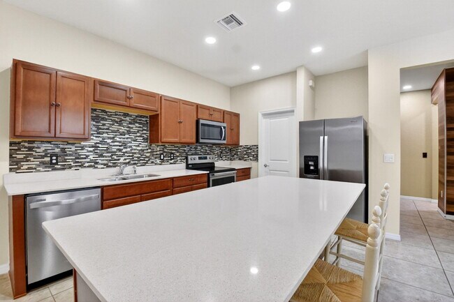 Building Photo - 2833 Troubadour St