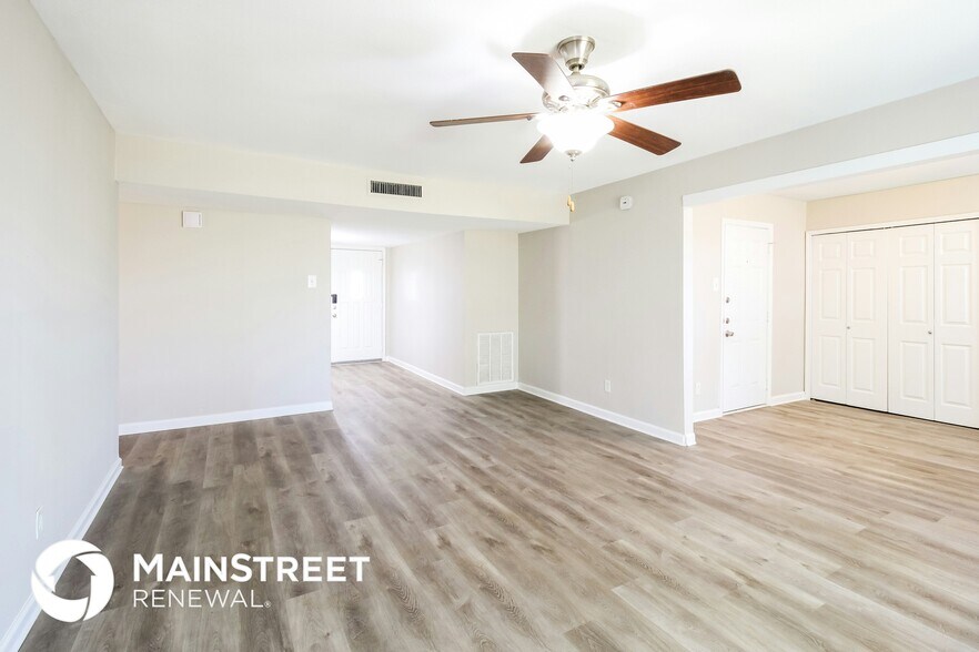 Building Photo - 1237 Hillwood Dr